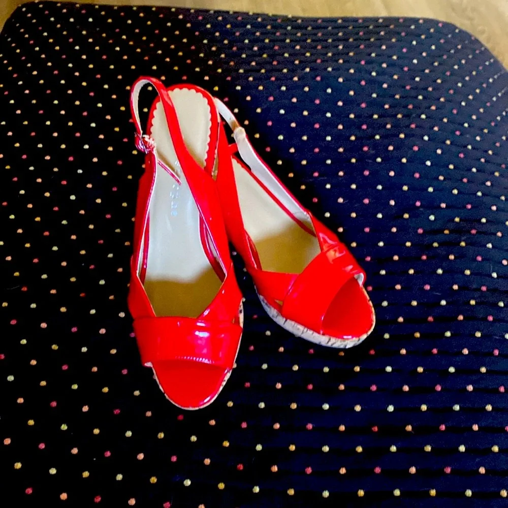 Barely worn Apostrophe cork and patent leather spring/summer wedge Size 6 - Picture 7 of 7